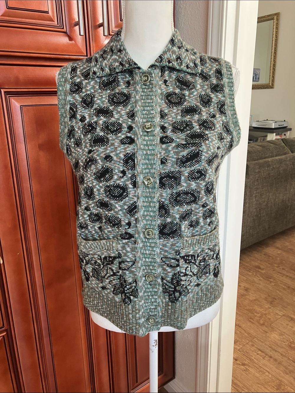 80’s Vintage women’s Sleeveless Knit Button-Front Vest in Mint Green and Black